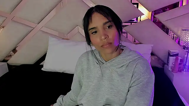 sophie pariss online show from October 25, 2025, 3:47 am