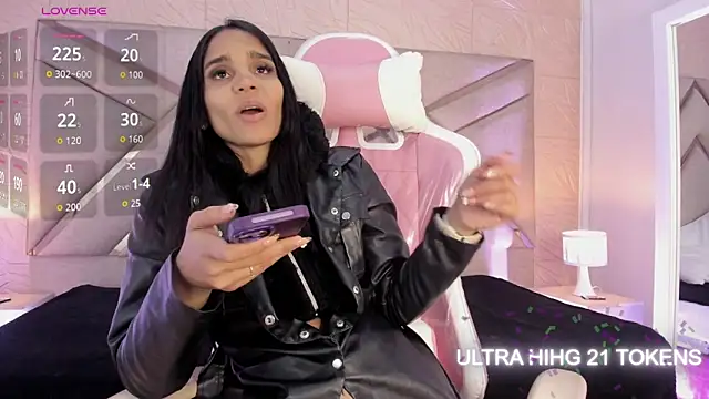 sophie pariss online show from March 30, 2026, 2:01 am