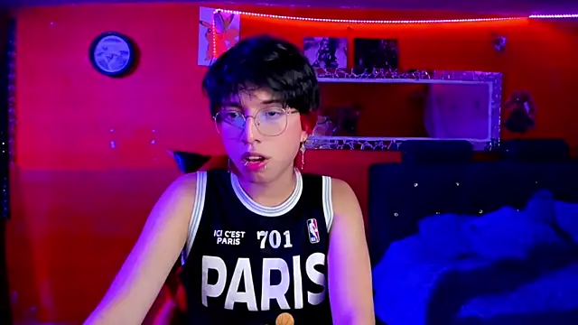 AnggelONfiree online show from March 9, 2025, 4:27 am