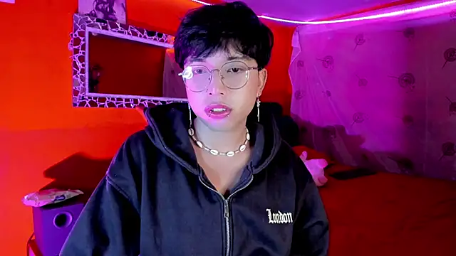 AnggelONfiree online show from October 9, 2025, 4:21 am