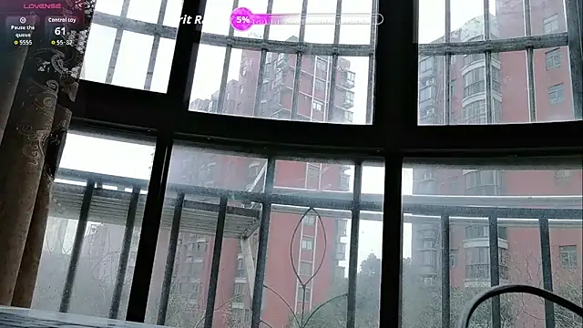 luoxuwen online show from February 1, 2026, 12:42 am