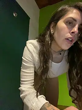 isadelasestrellas online show from July 20, 2026, 11:45 am