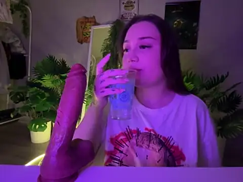 DaisyBooom online show from December 22, 2025, 8:17 pm