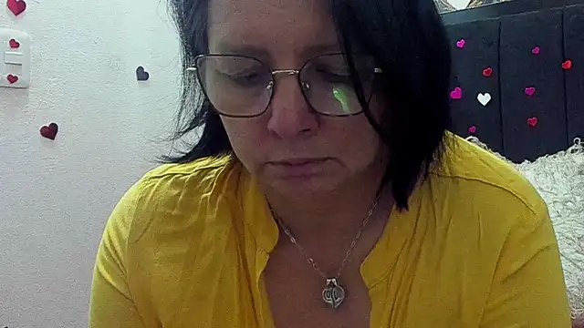 Evaaross 2345 online show from May 18, 2026, 1:17 pm