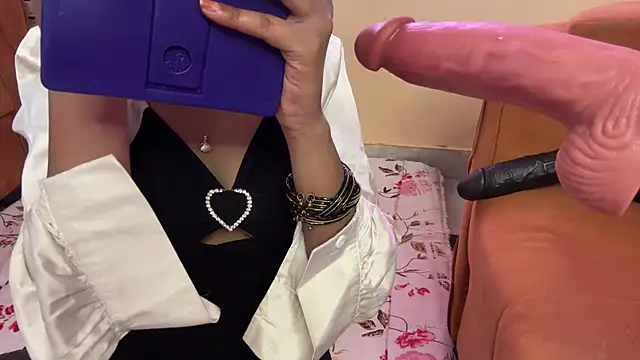 Snapshot of Sheela_oshovadi chatting on January 18, 2026, 8:07 am Sheela oshovadi online show from January 18, 2026, 8:07 am