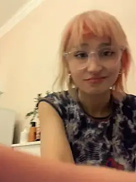 bigbabykiki online show from March 15, 2025, 7:16 pm