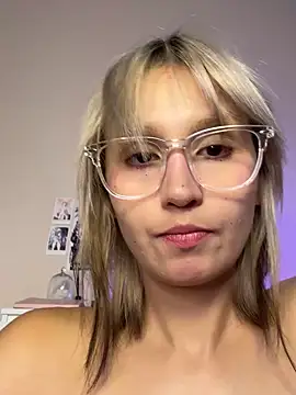 bigbabykiki online show from October 1, 2025, 9:04 am