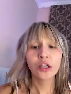 bigbabykiki online show from October 30, 2025, 2:07 pm