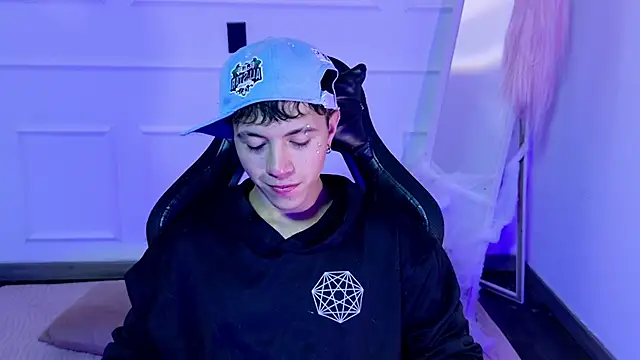 Justyn Ross online show from October 19, 2025, 11:05 pm