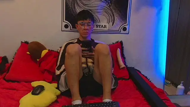 Justyn Ross online show from December 2, 2025, 1:11 am