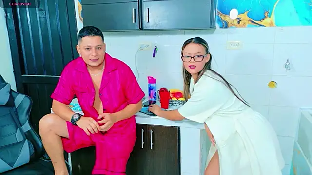 ValentinaAndTerry online show from November 28, 2025, 3:58 pm