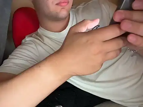 Snapshot of DaddysLittleBoyp chatting on November 7, 2025, 8:42 pm DaddysLittleBoyp online show from November 7, 2025, 8:42 pm