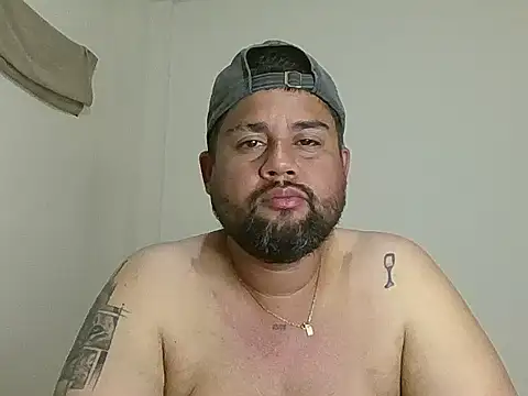 GABRIELGARCIA1313 online show from June 12, 2026, 11:25 pm