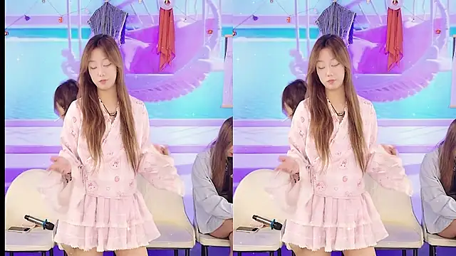 YIYI XIXI 18 online show from February 19, 2025, 10:34 am
