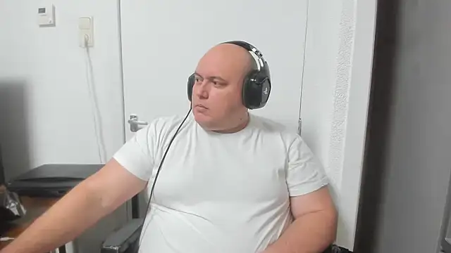 BigromeoXX online show from December 27, 2024, 7:03 pm