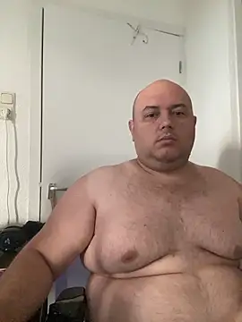 Snapshot of BigromeoXX chatting on November 30, 2025, 9:57 am BigromeoXX online show from November 30, 2025, 9:57 am