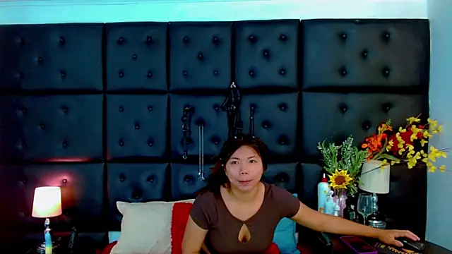 Isalombardi online show from June 17, 2026, 2:47 am