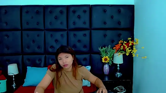 Isalombardi online show from June 19, 2026, 2:27 am