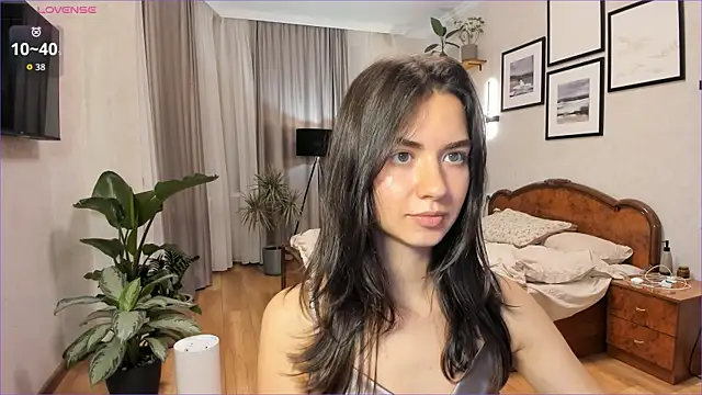 NicoleLuv online show from September 17, 2025, 7:04 pm