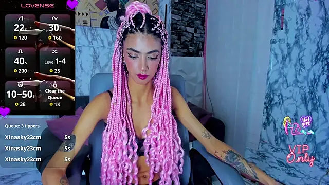 Snapshot of Queen_Cuarxxo chatting on April 21, 2026, 1:42 am Queen Cuarxxo online show from April 21, 2026, 1:42 am