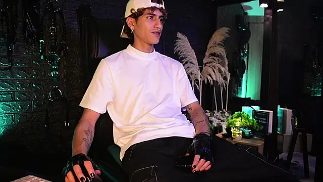 DemonKush-- online show from October 29, 2025, 8:54 pm