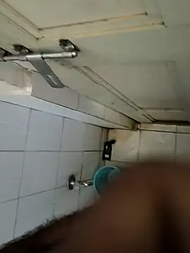 yourboy2000   online show from October 15, 2025, 7:41 am