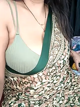Snapshot of kaamuk_shweta chatting on February 21, 2025, 5:20 pm kaamuk shweta online show from February 21, 2025, 5:20 pm