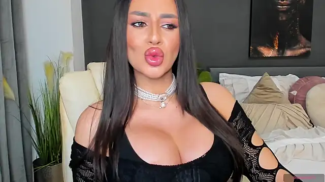 Snapshot of Sonia__Rey chatting on July 8, 2026, 12:31 pm Sonia Rey online show from July 8, 2026, 12:31 pm