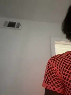 Snapshot of honeybrow chatting on December 23, 2024, 8:57 pm honeybrow online show from December 23, 2024, 8:57 pm