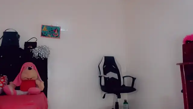 Oriana braom online show from November 22, 2025, 7:13 pm