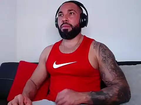 Snapshot of roman_muscle chatting on December 3, 2024, 9:34 pm roman muscle online show from December 3, 2024, 9:34 pm