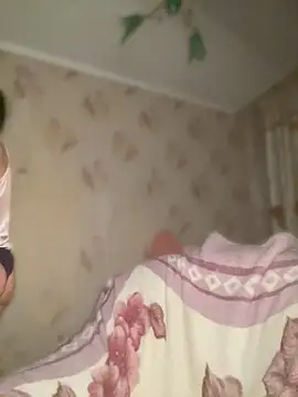 Starry Siren online show from April 13, 2026, 6:02 pm