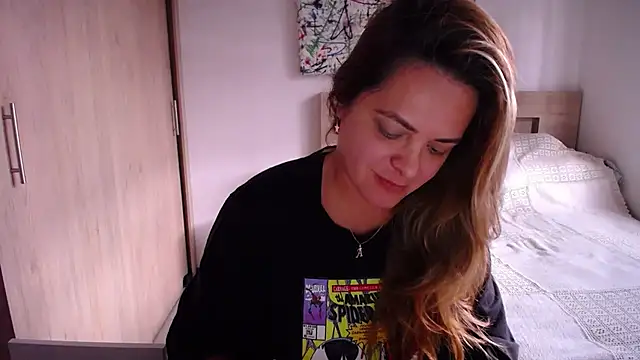 ParisW online show from February 6, 2025, 8:56 pm