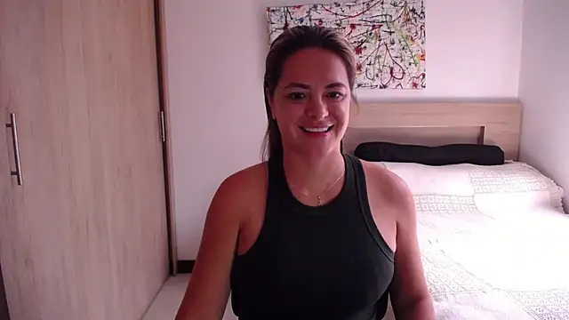 ParisW online show from February 10, 2025, 4:14 pm