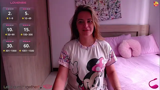 ParisW online show from September 22, 2025, 12:40 pm