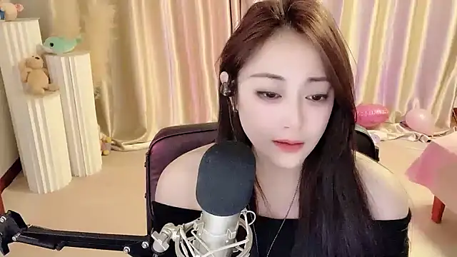 Daisy-77 online show from February 10, 2025, 9:25 pm