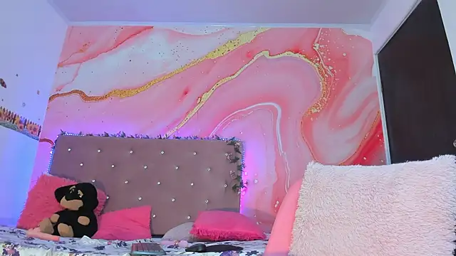 Daisy  rose online show from February 4, 2025, 5:12 pm