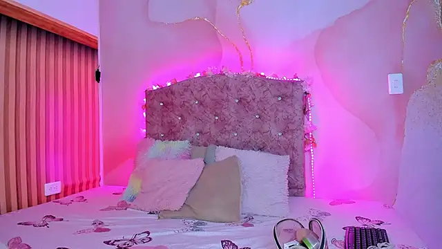 Daisy  rose online show from March 20, 2025, 3:23 am