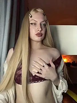 Snapshot of LolaBrattySweetie chatting on October 15, 2025, 7:14 pm LolaBrattySweetie online show from October 15, 2025, 7:14 pm