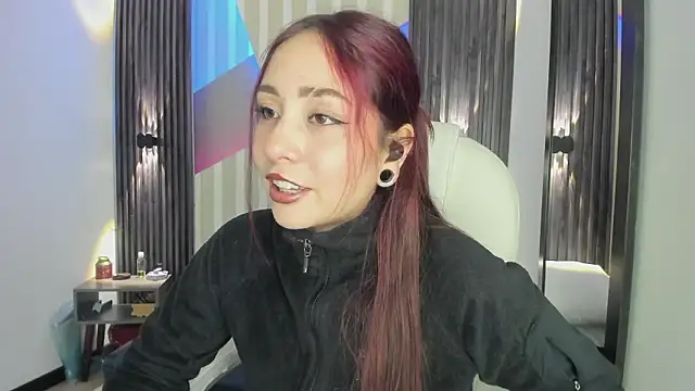 Snapshot of emily_layton chatting on February 1, 2026, 12:09 am emily layton online show from February 1, 2026, 12:09 am