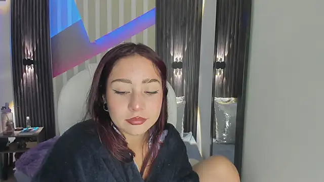 Snapshot of emily_layton chatting on February 2, 2026, 12:20 am emily layton online show from February 2, 2026, 12:20 am