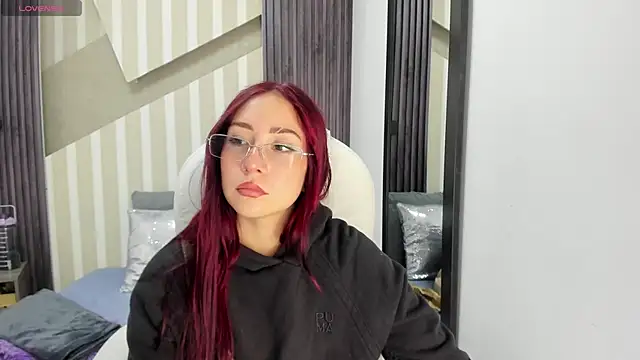 Snapshot of emily_layton chatting on February 12, 2026, 12:16 am emily layton online show from February 12, 2026, 12:16 am