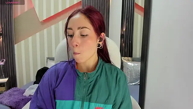 Snapshot of emily_layton chatting on February 19, 2026, 12:17 am emily layton online show from February 19, 2026, 12:17 am