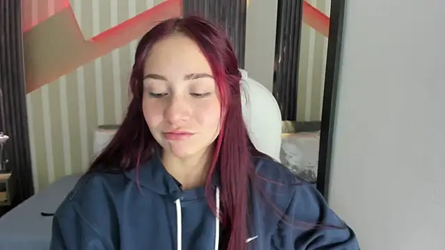 Snapshot of emily_layton chatting on February 23, 2026, 12:30 am emily layton online show from February 23, 2026, 12:30 am