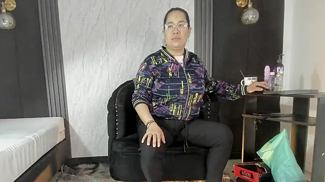 alondrabigtits online show from November 15, 2025, 11:51 am