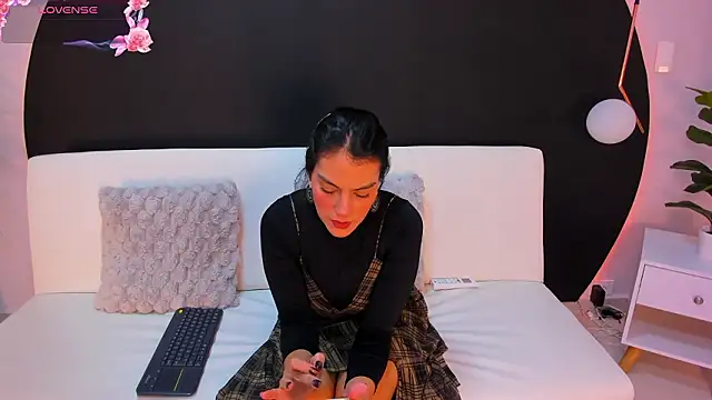 Ada Monroe10 online show from February 5, 2026, 1:27 pm