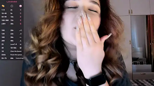 Snapshot of July_Slowdive chatting on January 28, 2025, 11:17 am July Slowdive online show from January 28, 2025, 11:17 am