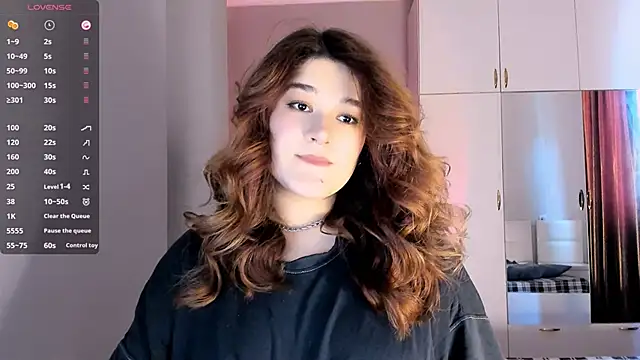 Snapshot of July_Slowdive chatting on January 30, 2025, 9:04 am July Slowdive online show from January 30, 2025, 9:04 am