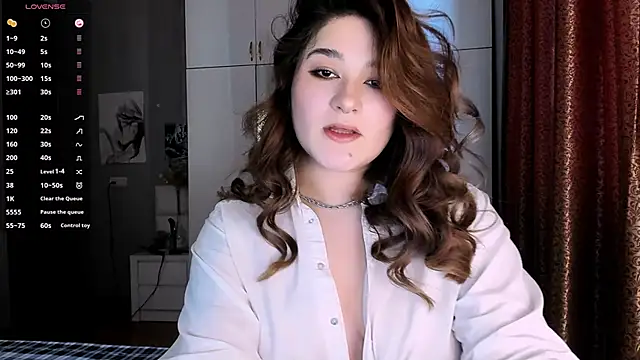 Snapshot of July_Slowdive chatting on March 13, 2025, 11:08 am July Slowdive online show from March 13, 2025, 11:08 am