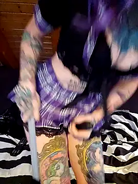 Purple Coffin666 online show from February 5, 2025, 4:14 pm